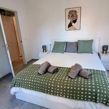 Happy Travel La Maestranza 5a * Marbellac