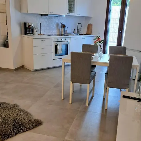 Happy Travel La Maestranza 5a *